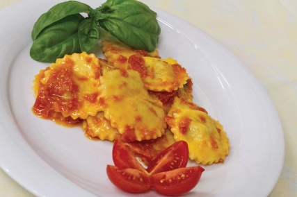 Ravioli di carne con pomodori pachino