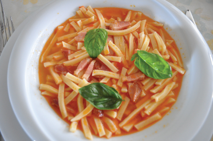 Tagliolini pomodoro e pancetta